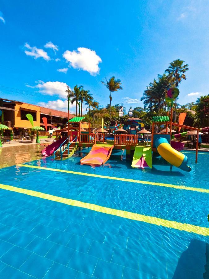 ホテル Hosteria D'Carlos Aqua Park サント・ドミンゴ・デ・ロス・コロラドス エクステリア 写真