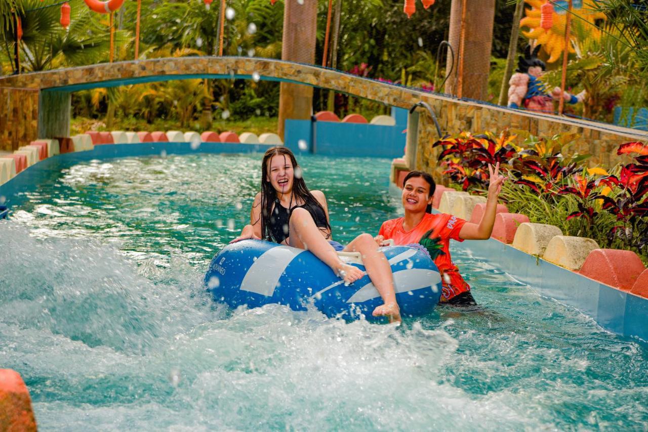 ホテル Hosteria D'Carlos Aqua Park サント・ドミンゴ・デ・ロス・コロラドス エクステリア 写真